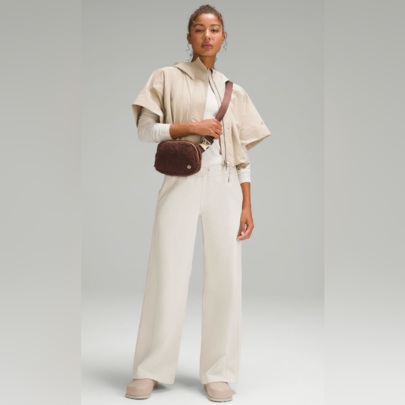 NWT Lululemon Fleece Everywhere Belt Bag 1L Brown With Gold Hardware - Picture 5 of 12